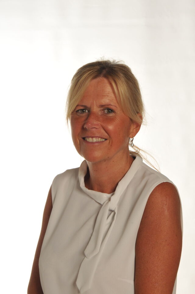 Mrs Ceri Parry